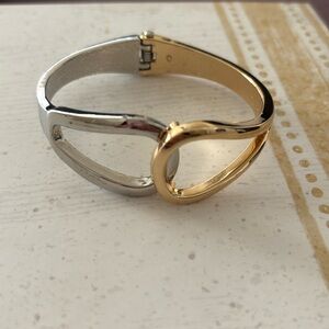 Clip bracelet